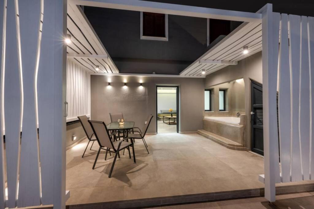 Christianna & George Luxury Hot Tub Apartment Φηρά Εξωτερικό φωτογραφία