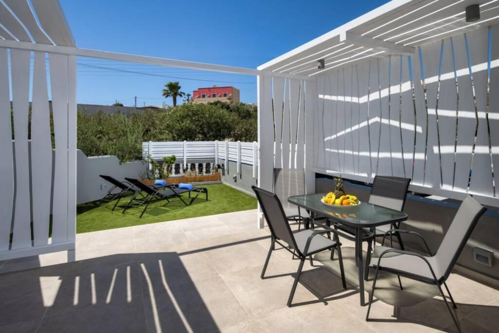 Christianna & George Luxury Hot Tub Apartment Φηρά Εξωτερικό φωτογραφία