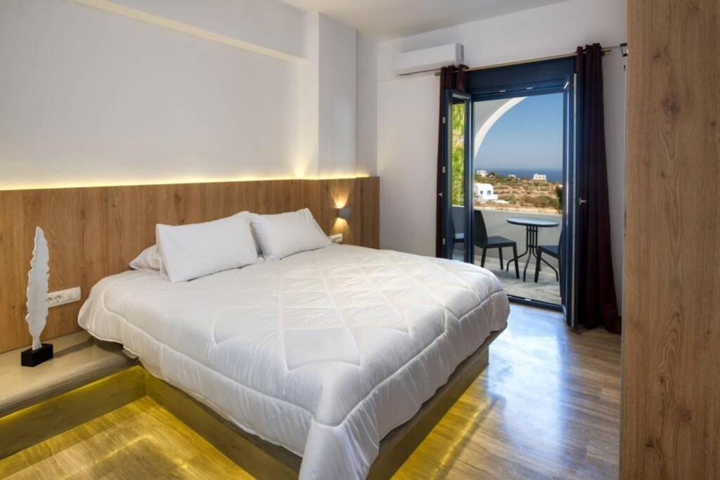 Christianna & George Luxury Hot Tub Apartment Φηρά Εξωτερικό φωτογραφία