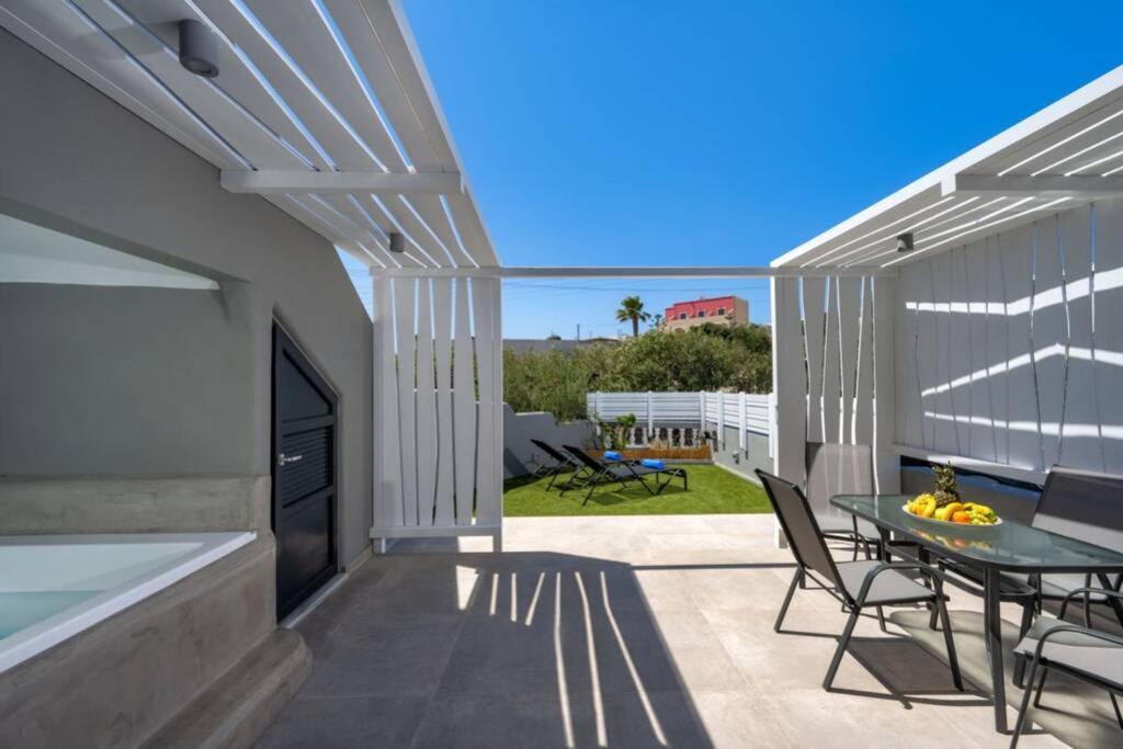 Christianna & George Luxury Hot Tub Apartment Φηρά Εξωτερικό φωτογραφία