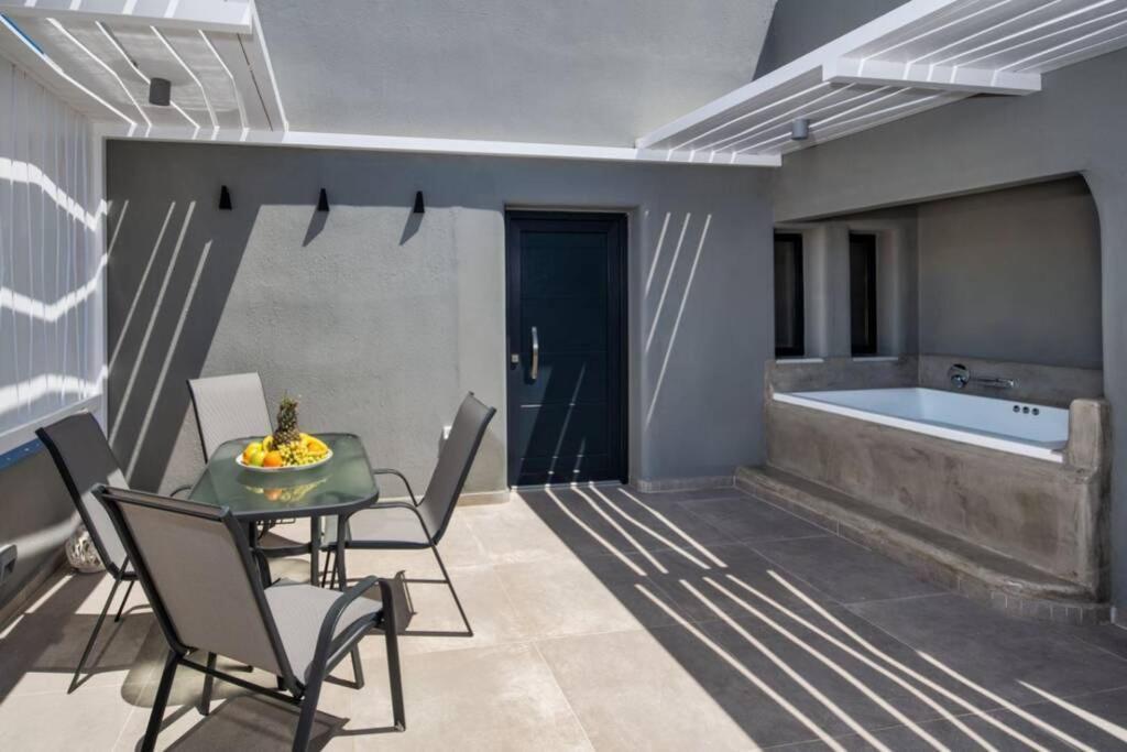 Christianna & George Luxury Hot Tub Apartment Φηρά Εξωτερικό φωτογραφία